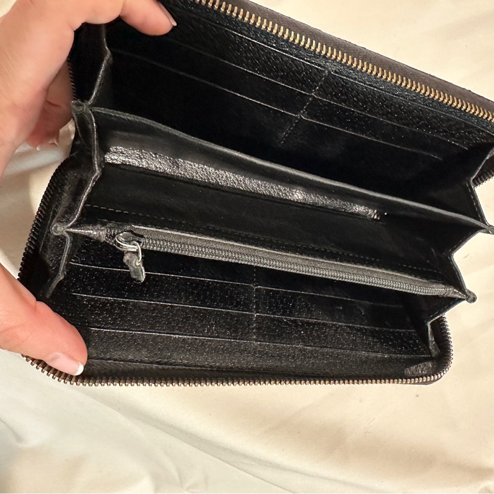 Gucci Black Logo Plaque Zip Wallet - Picture 14 of 16